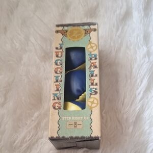 Zoltar's Arcade Blue and Yellow Juggling Balls